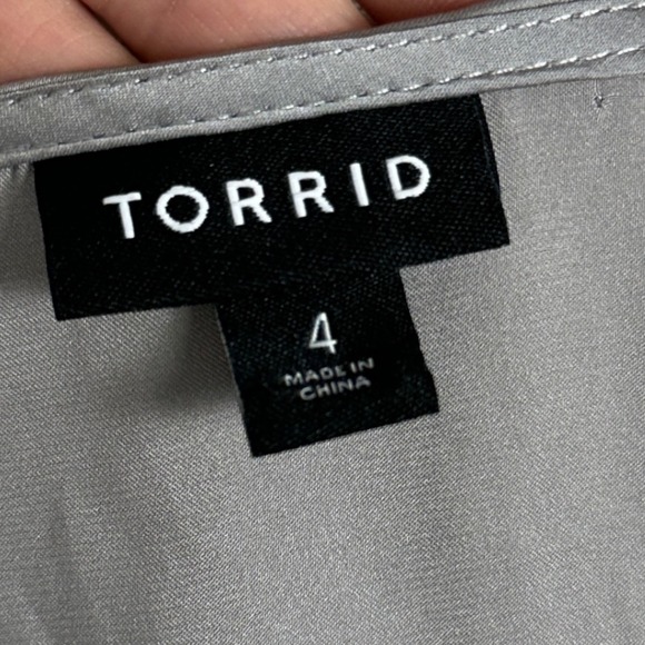 Torrid‎ Silver Satin V-Neck Puff Sleeve Short Sleeve Blouse Womens 4X Top Party - Picture 5 of 11